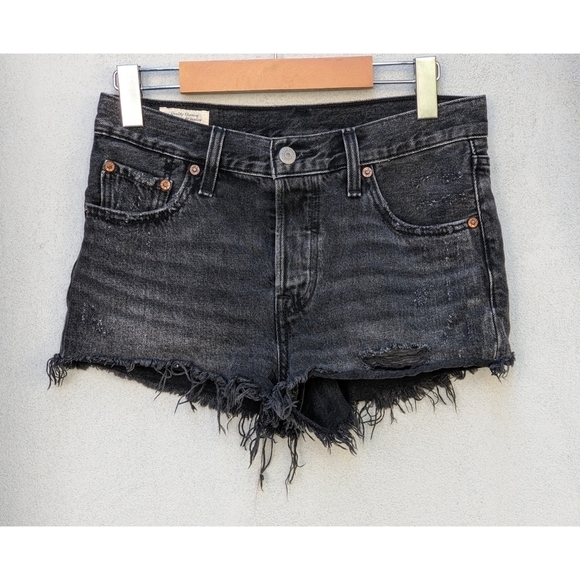 Levi's 501 Cutoff Denim Shorts Size 25 - Mid Rise - Black Distressed Frayed Hem - Picture 3 of 8